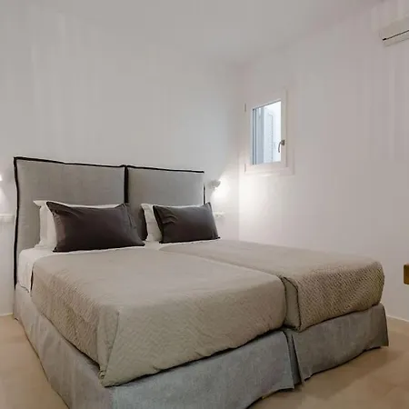 Villa Dia, Mikrí Vígla